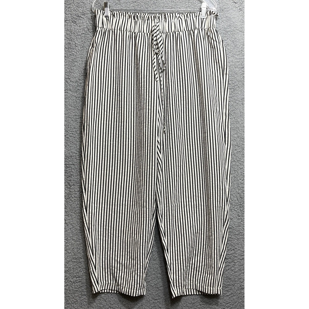 SHEIN Curve 1XL Black White Striped Paperbag Waist Drawstring Cropped Pants
